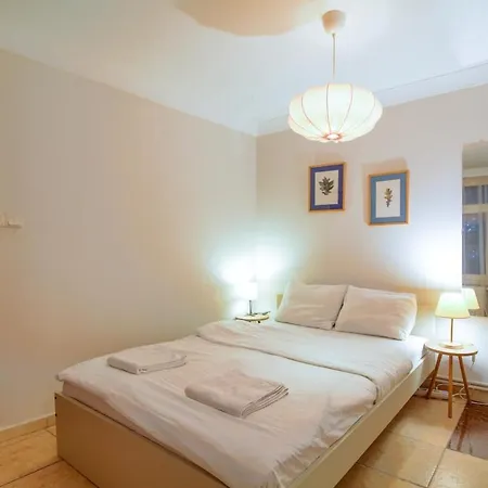Apartamento On Garden Floor In The Center Of Mecidiyekoey